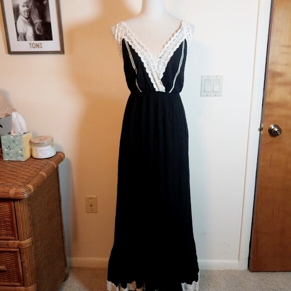RE-NAMED BACK OUT  EMBrOiDERY LACE TRIM SIZE S BLACK MAXI DRESS - Picture 13 of 13